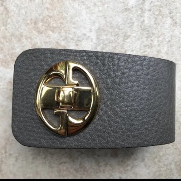 NWOT Authentic GUCCI “1973” Leather Cuff Grey Bracelet w/Gold G,17, Grey 23514 - Picture 2 of 6